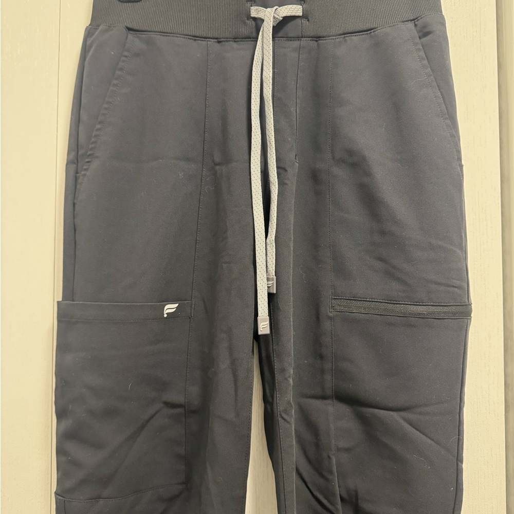 Fabletics Women's Black Cargo Pants - Picture 2 of 5